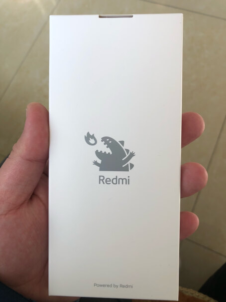 RedmiNote这款手机有自带的手机壳和钢化膜吗？