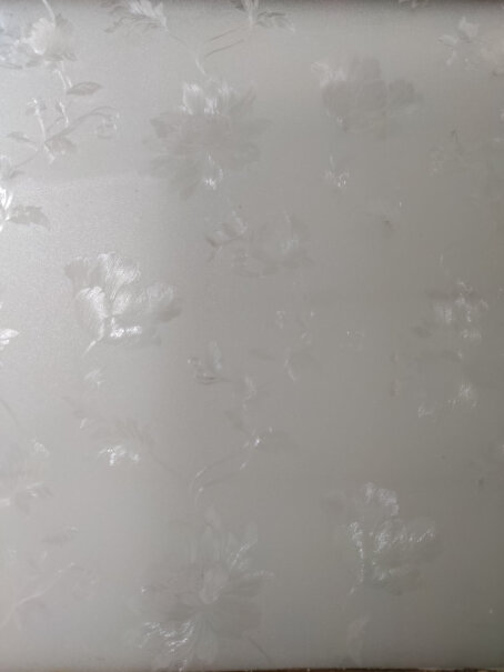 FOOJO印花磨砂玻璃贴透光不透明窗花玻璃贴请问在浴室隔断玻璃上贴的话应该是在里面贴还是外面贴？
