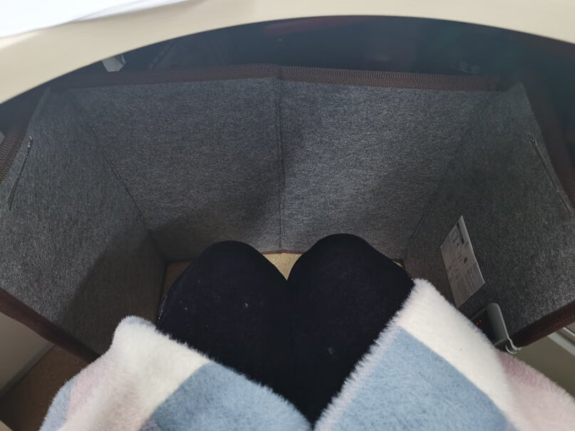 七河取暖器暖脚宝办公室插电暖脚神器发热得有没有臭味？