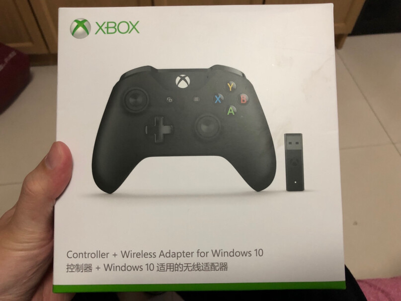 微软Xbox无线控制器磨砂黑+Win10适用的无线适配器无线版本的有连接线吗？