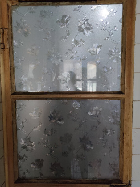 FOOJO印花磨砂玻璃贴透光不透明窗花玻璃贴家庭整面玻璃，用带花的还是纯磨砂的更合适些？