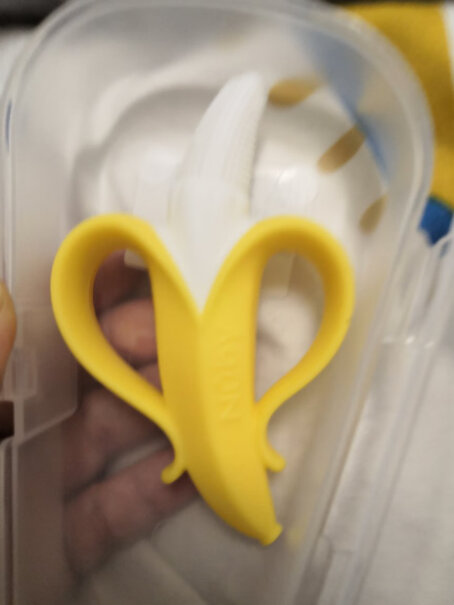 努比婴儿牙胶咬咬胶宝宝手抓球这个香蕉的牙胶会掉齿吗？
