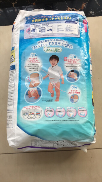 尤妮佳moony在京东买了好几袋尤妮佳纸尿裤，怎么有几袋厚些大些好用些，有几袋又小又超薄质量差，宝宝尿尿后都渗出来，我想问问京东卖的是不是正品？？？？