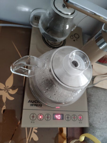 澳柯玛自动上水电热水壶玻璃不是送煮茶水杯壶吗？
