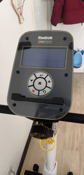 锐步Reebok健身车家用磁控室内动感单车前后脚的固定螺丝是都拧不紧吗？