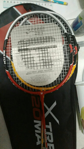 红双喜DHS羽毛球拍对拍合金羽拍1010新老包装随机羽毛球拍是一对的吗？