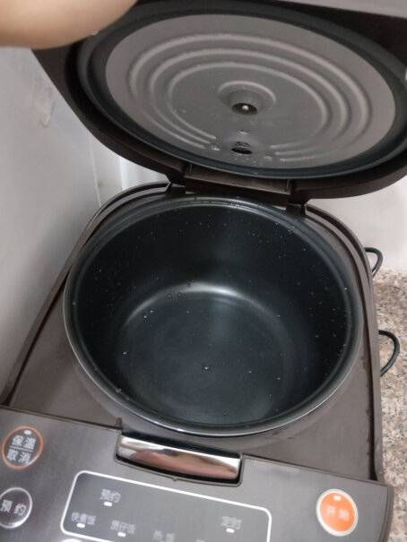 九阳肖战推荐ZMD安心系列电饭煲煮饭的时候有没有一股烧塑料的味道？