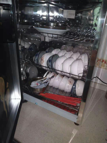 尊威立式消毒柜台式小家用消毒碗柜这款可以放奶瓶和硅胶塑料用品？