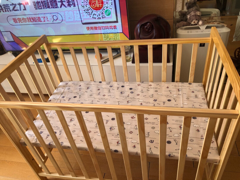 贝影随行婴儿床实木拼接儿童床小米生态研发水性漆宝宝床漆会被小孩啃下来吗？