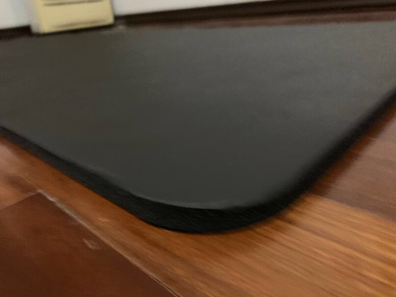 我形我塑WXWS健身垫这个瑜伽垫我买了不到一年，主要就是做平板支撑。居然全是坑，一用力就打滑。很不好用。