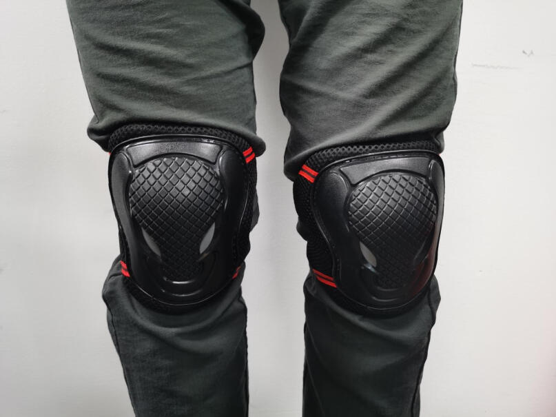 TROLO轮滑护具护膝盖护肘手六件套护具有小号的吗？160㎝12岁，80斤？