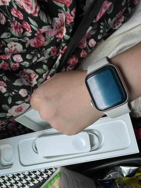 Apple Watch SE 2022款智能手表可以刷视频吗？