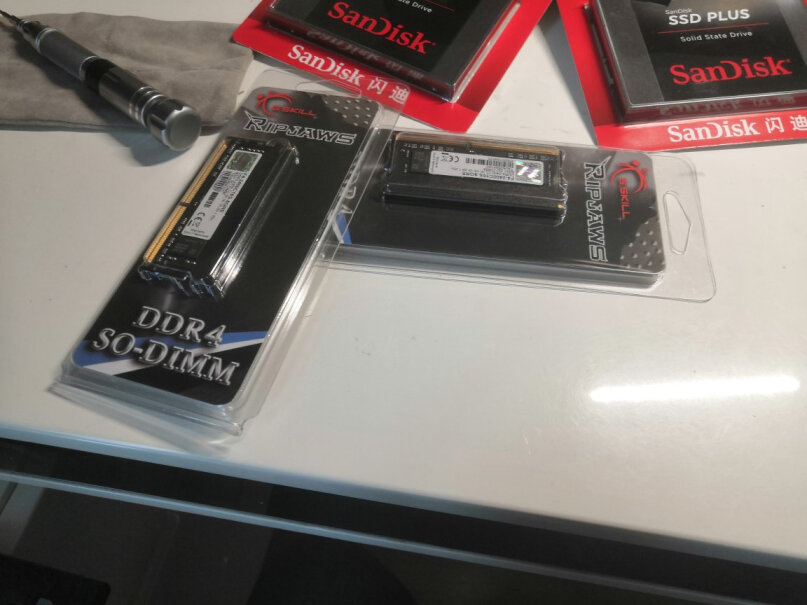 芝奇8GB DDR4 3200笔记本内存条这个和宇瞻的暗黑女神哪个好？