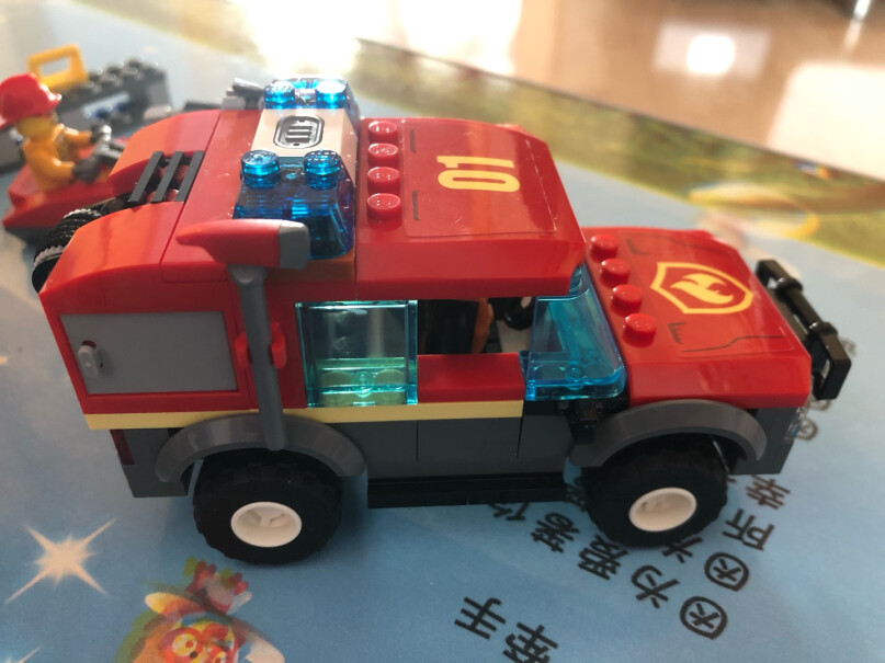 乐高LEGO积木城市系列CITY这个里面带拆件器吗？