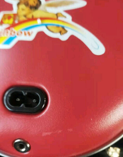 彩虹暖手宝电热暖手器暖脚暖身暖手宝宝充电红色充电桩旁边的洞冒烟是否是坏了？
