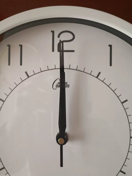 挂钟客厅静音创意简约时尚时钟直径尺寸是多少厘米？