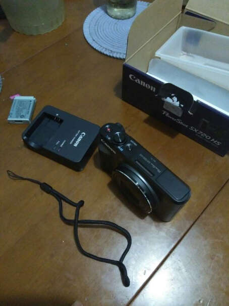 佳能PowerShot SX720 HS数码相机这款相机标配的内存卡是多大容量的？