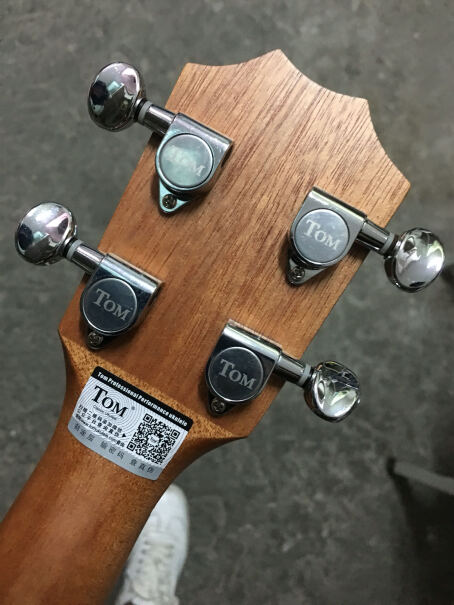 TOM尤克里里ukulele乌克丽丽沙比利入门小吉他23英寸性价比怎么样？