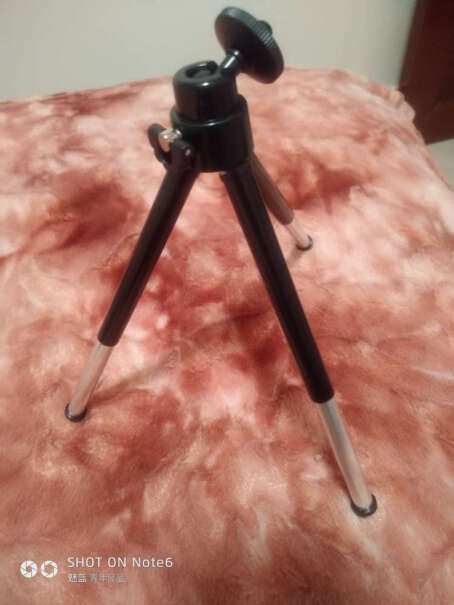 菲莱仕单筒望远镜高倍高清微光夜视观鸟镜演唱会儿童望远镜T19有三脚架吗？