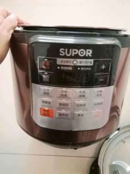 苏泊尔电压力锅家用智能多功能压力锅高压锅5L怎么两个内胆的份量不一样？
