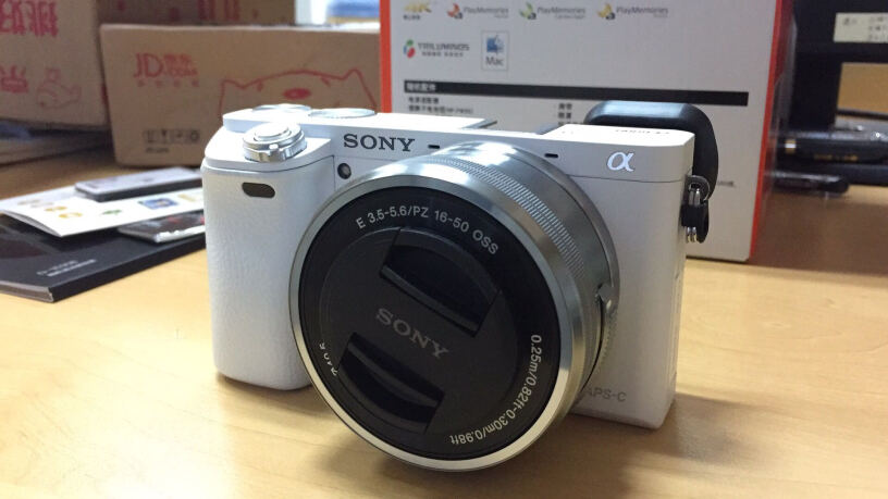 索尼A6000微单相机双镜头套装（银色）这个标准套装的镜头可以拍月亮吗？