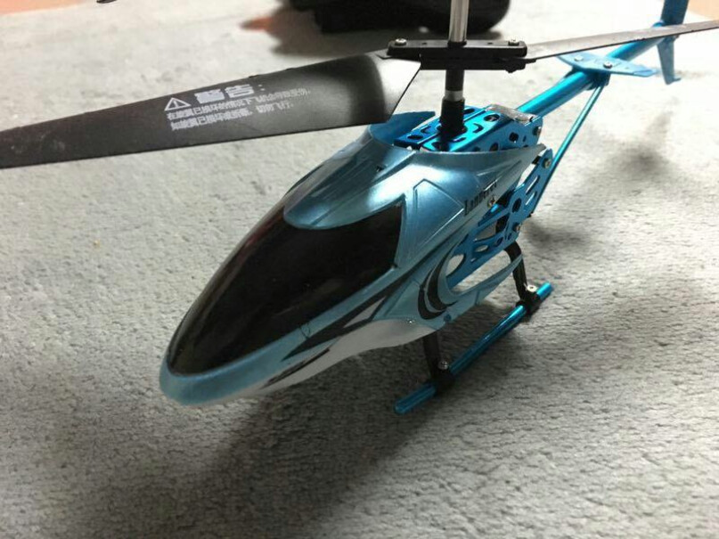 勾勾手遥控飞机玩具遥控合金耐摔遥控直升机男孩航模玩具飞机尾翼不转了？