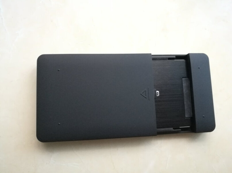 绿联移动硬盘盒USB3.0 2.5英寸黑色插上电脑指示灯一直闪是啥意思？