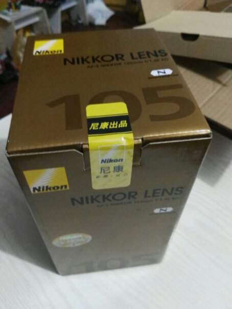 尼康微距镜头105mm f/2.8G我用尼康40mm 2.8G的镜头，拍得一半清晰一半模糊，特别是背景？