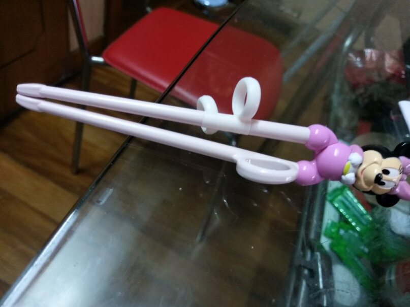 迪士尼训练筷宝宝学习筷子练习筷儿童筷婴儿餐具多款可选闪电麦昆有异味吗？