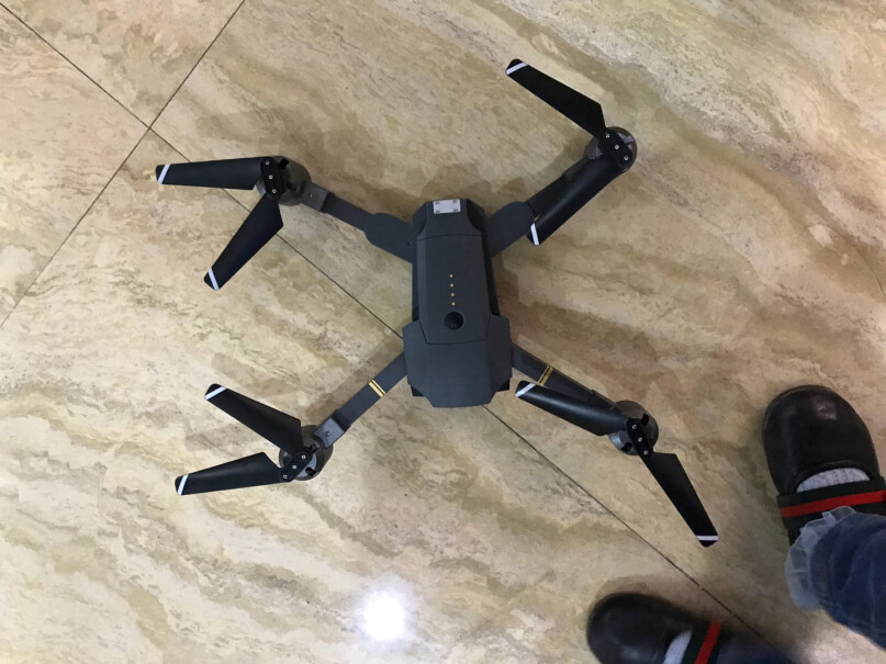 雅得XT-1航拍无人机玩具遥控飞机直升机能翻转的吗？