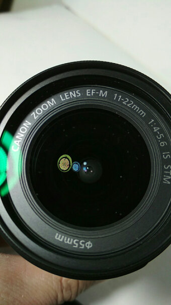 佳能EF-M 32mm定焦镜头拍摄vlog的话离人像要多远呢？景深虚化效果好吗？
