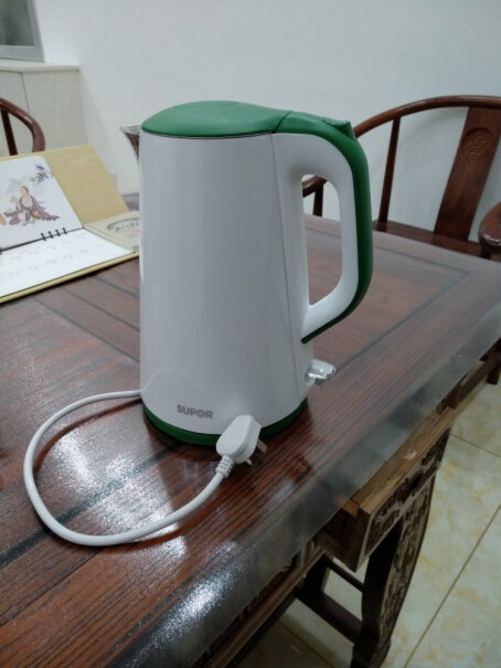 苏泊尔电水壶热水壶1.7L全钢无缝双层防烫电热水壶外层是塑料还是不锈钢？