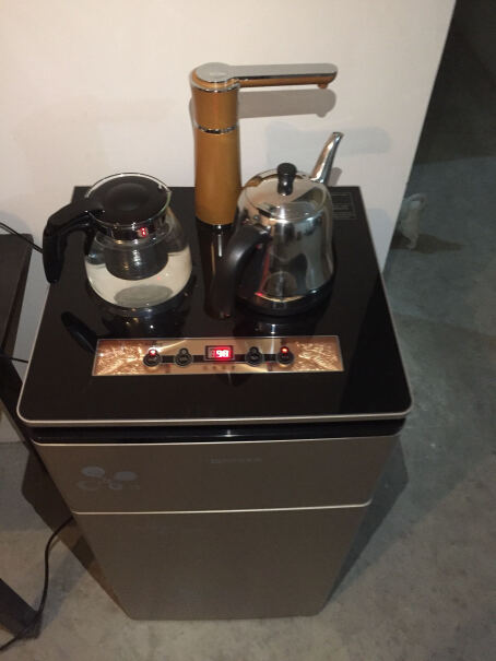 司迈特Q5茶吧机家用饮水机加大尺寸立式下置式温热型水龙头是什么材质的？塑料吗？