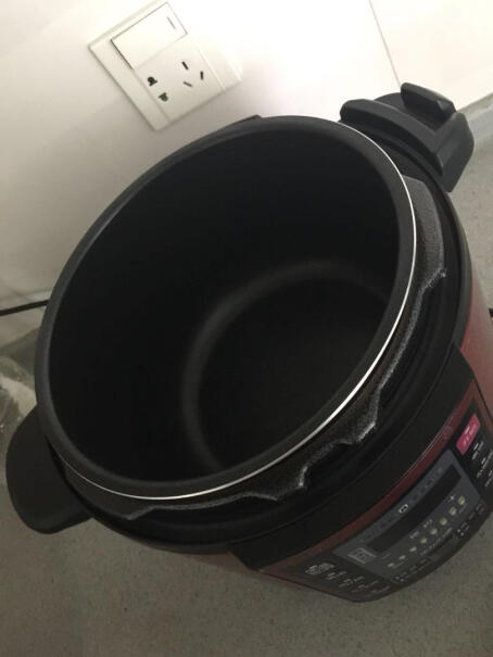美的电压力锅家用高压锅请问煮饭用调的吗？还是直接按开始煮饭？