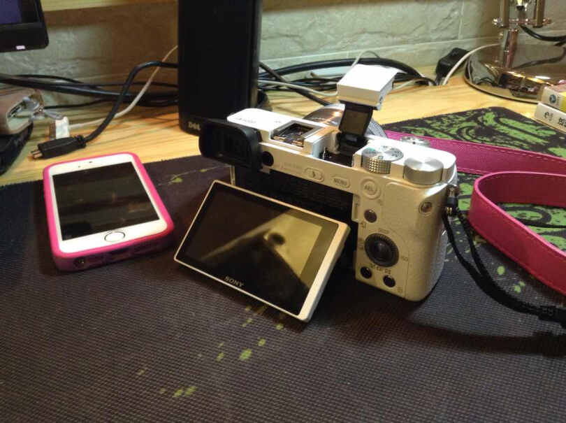 索尼A6000微单相机双镜头套装（银色）白色耐脏么？