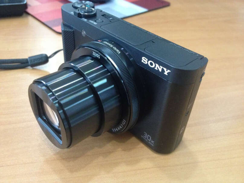 索尼DSC-HX60数码相机数码相机这个可以自拍吗，翻转过来时？