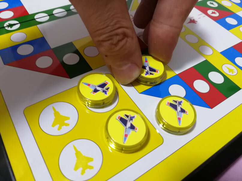 折叠磁石磁性飞行棋跳棋儿童学生礼物亲子互动旅行便携式折叠棋盘什么时候能送到？