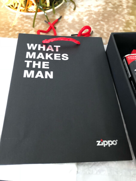 之宝Zippo打火机礼盒套装黑裂漆236套装放兜里沉不沉？