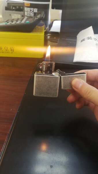 之宝Zippo打火机花砂你们的买的207款铰链边缘割手不？