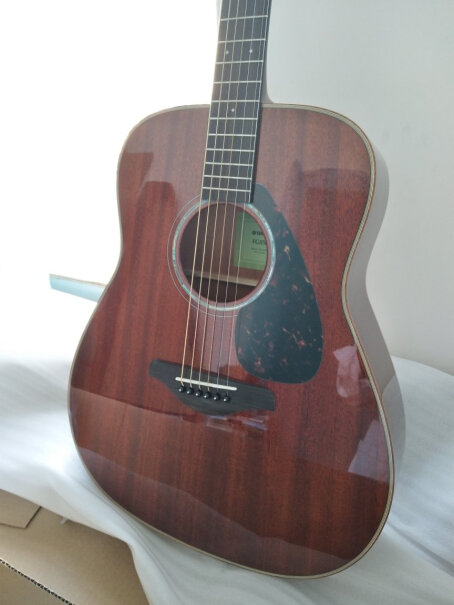 雅马哈FGX830CBL黑色民谣电箱吉他缺角背板跟侧板真的是紫檀木的？