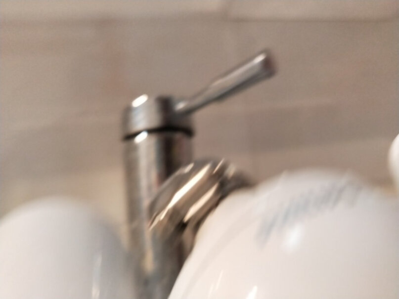 飞利浦水龙头净水器家用水龙头过滤器厨房自来水过滤器净水机应该是配套的吧，还没换过，我也想知道？