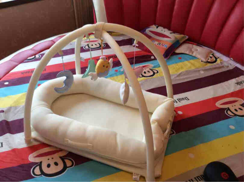 斯达露娜婴儿床中床便携式可拆洗新生儿BB宝宝仿生床有没有蚊帐什么的，会不会太软宝宝陷进去了，对宝宝发育不好？