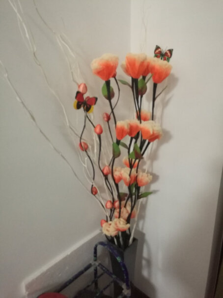 美丽空间客厅落地脉叶干花装饰花艺花瓶带花吗，有几支。和图片上一样吗？