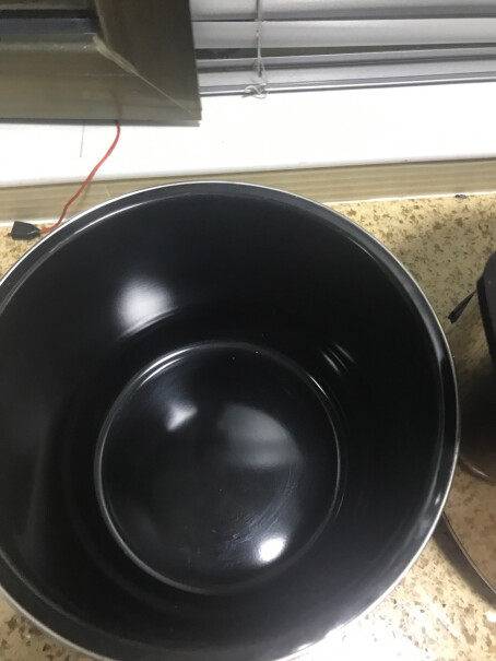 苏泊尔电压力锅双胆除了锅和两个内胆以外，附件还有什么？饭勺，饭铲，滴水盒，量杯，蒸架有吗？
