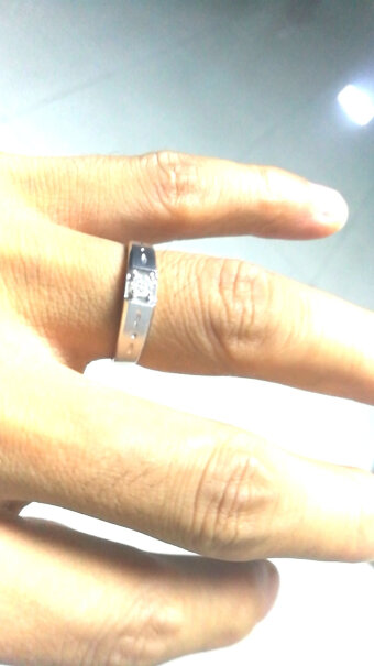K金戒指周六福18k钻石戒指男女款情侣对戒订婚定情结婚钻石对戒女戒最真实的图文评测分享！怎么样？