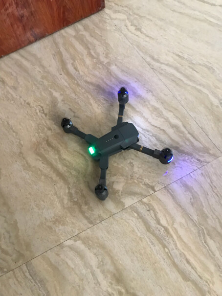 雅得XT-1航拍无人机玩具遥控飞机直升机充满电能飞多长时间？