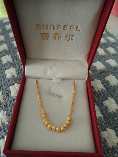赛菲尔黄金手链女款珠珠容易变形吗？
