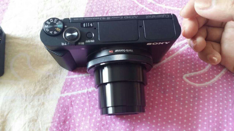 索尼DSC-HX60数码相机数码相机可以接麦克吗？
