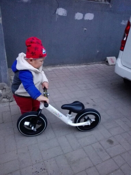 儿童滑步车儿童自行车脚踏单车6岁宝宝滑行两轮助步儿童车红色普通款发泡轮来看下质量评测怎么样吧！质量值得入手吗？
