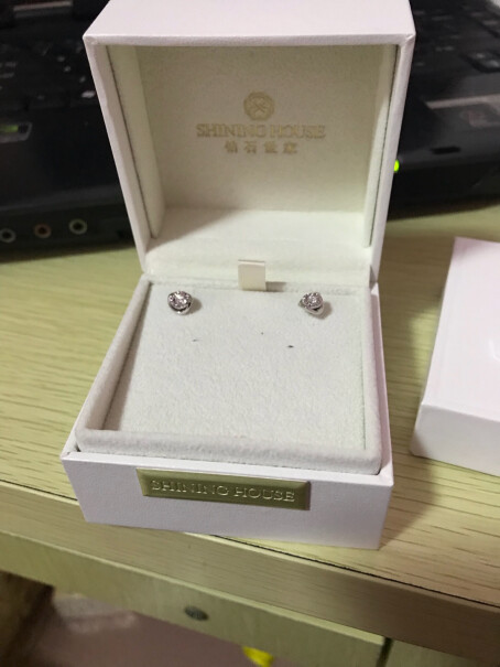 钻石耳饰钻石世家18K金钻石耳钉良心点评配置区别,为什么买家这样评价！